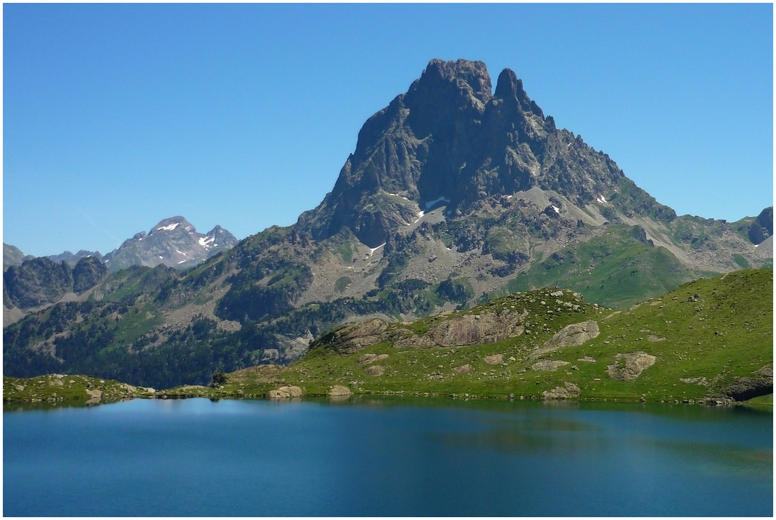 Lac Gentau et Pic du Midi d'Ossau